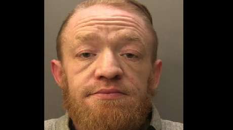 Arrestan a un 'doble' de Conor McGregor que se hacía pasar por el peleador y utilizaba tarjetas de presentación con su nombre para vender drogas