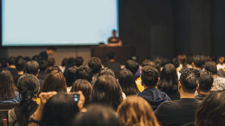 Una trabajadora juvenil llama "opresores" a chicos de secundaria blancos, heterosexuales y cristianos y desata la polémica en Australia