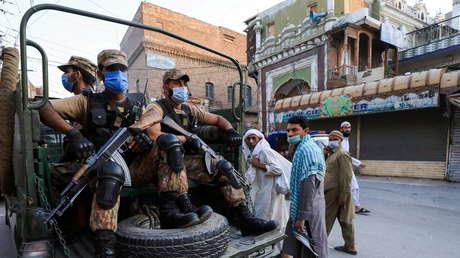 Pakistán despliega a sus tropas para hacer cumplir las medidas anticovid