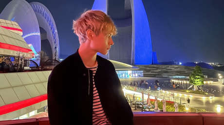 Un ruso se convierte por accidente en una estrella del pop en China y pasa meses en un 'reality show' rogando al público que lo eche