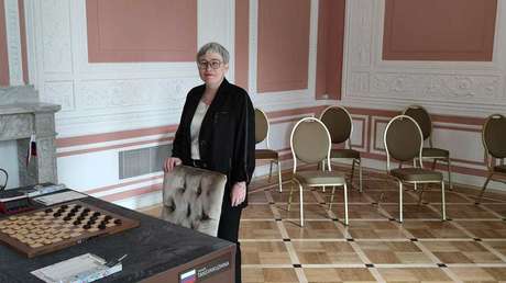 Retiran la bandera rusa en pleno partido de la final del Campeonato Mundial de Damas por una orden de la AMA (VIDEO)