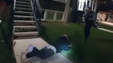 "¿Por qué me disparan?": un policía de Chicago persigue y hiere de muerte a un joven latino