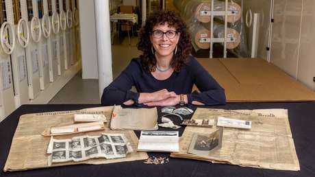 Un trabajador halla una cápsula del tiempo y devela una incógnita de más de 100 años