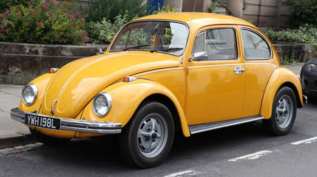 Un profesor de Brasil vende su coche por falta de dinero y sus exalumnos lo compran y se lo regalan (VIDEO)