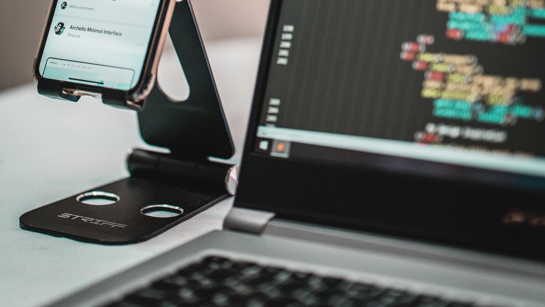 Uno de los primeros multimillonarios en adoptar el trabajo remoto idea un plan para convertir a sus trabajadores en "ordenadores humanos"