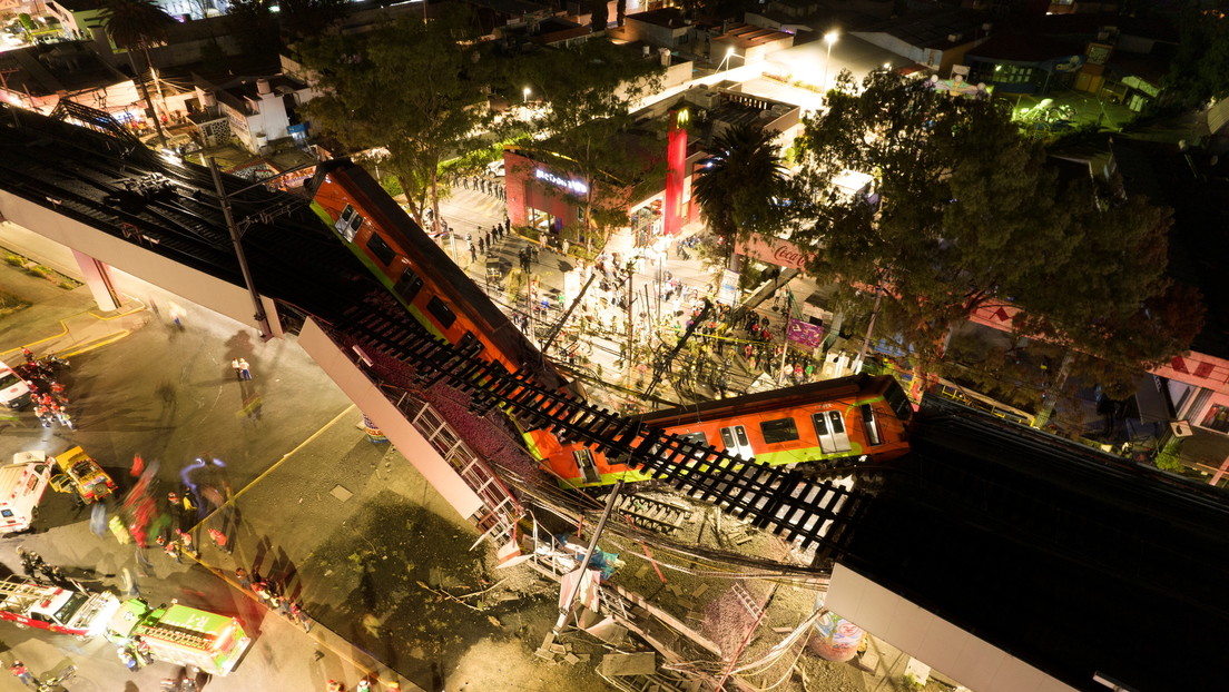 VIDEO: Momento exacto del desplome de un puente de metro con un tren en marcha en Ciudad de México