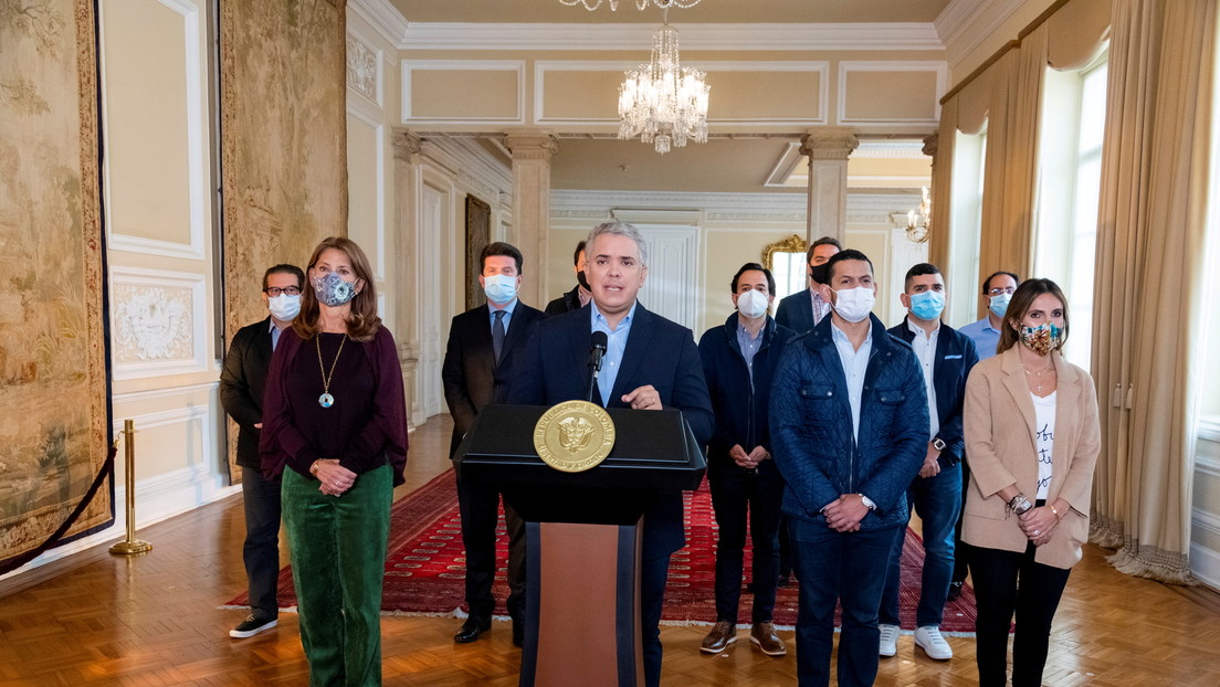 Duque defiende a la fuerza pública tras denuncias de violenta represión de las protestas y promete abrir un "espacio para escuchar a la ciudadanía"