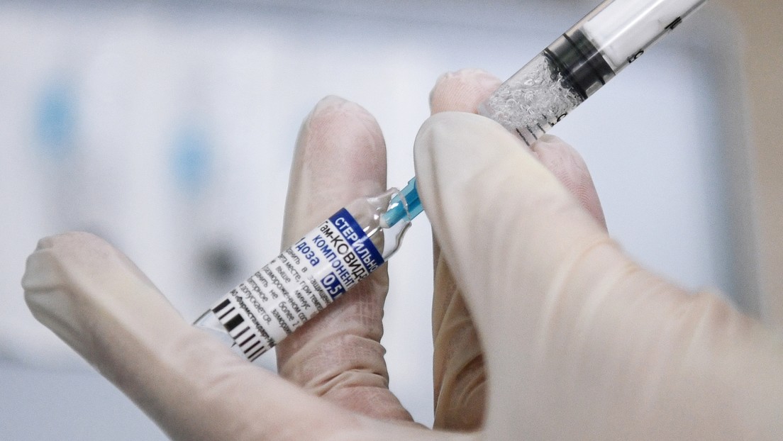 Putin afirma que las vacunas rusas contra el covid-19 "son las más fiables y seguras" y las compara con el fusil kaláshnikov