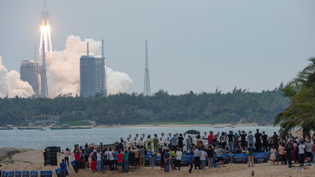 "Una pieza del cohete de SpaceX cayó en una granja": China acusa a EE.UU. de doble rasero tras las críticas por la caída de los restos de su cohete