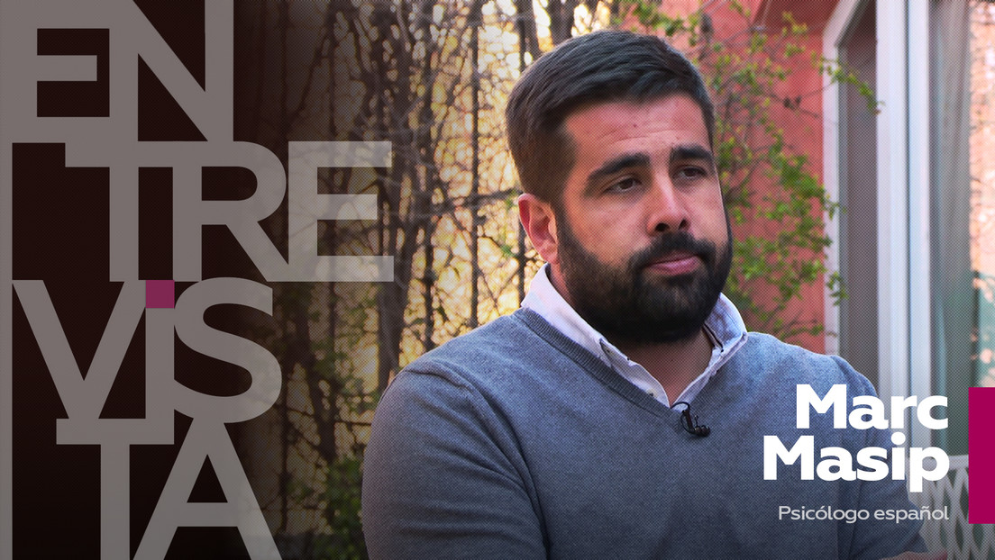 ¿Por qué perdemos tantas horas mirando una pantalla en vez de vivir la vida real?: Habla Marc Masip, psicólogo español