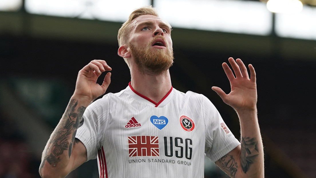 Arrestan a una estrella de la Premier League inglesa por agredir brutalmente a un joven en la calle (VIDEO)