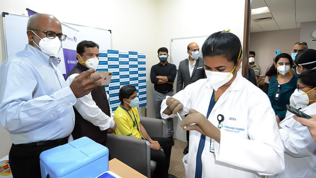 "Hoy es un día histórico": India empieza a administrar la vacuna Sputnik V