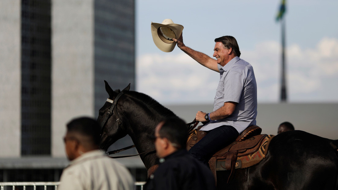 Bolsonaro llama "idiotas" a los que se quedan en casa para protegerse del covid-19 mientras avanza la comisión de investigación por su gestión