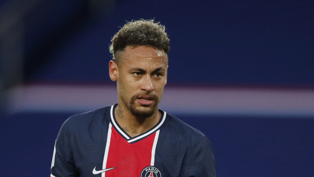 Un hombre con una mochila llena de biblias penetra en la mansión de Neymar "para hablarle de Dios"