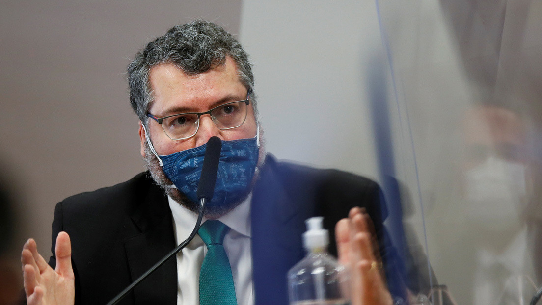 "Mientras la gente moría en Manaos, el oxígeno venía de Venezuela por carretera": Recriminan al excanciller de Brasil la gestión de la pandemia