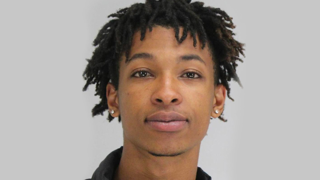 Secuestra a un niño de 4 años en plena noche, lo mata con un arma blanca y una cámara capta el momento en que volvió a por su hermano gemelo