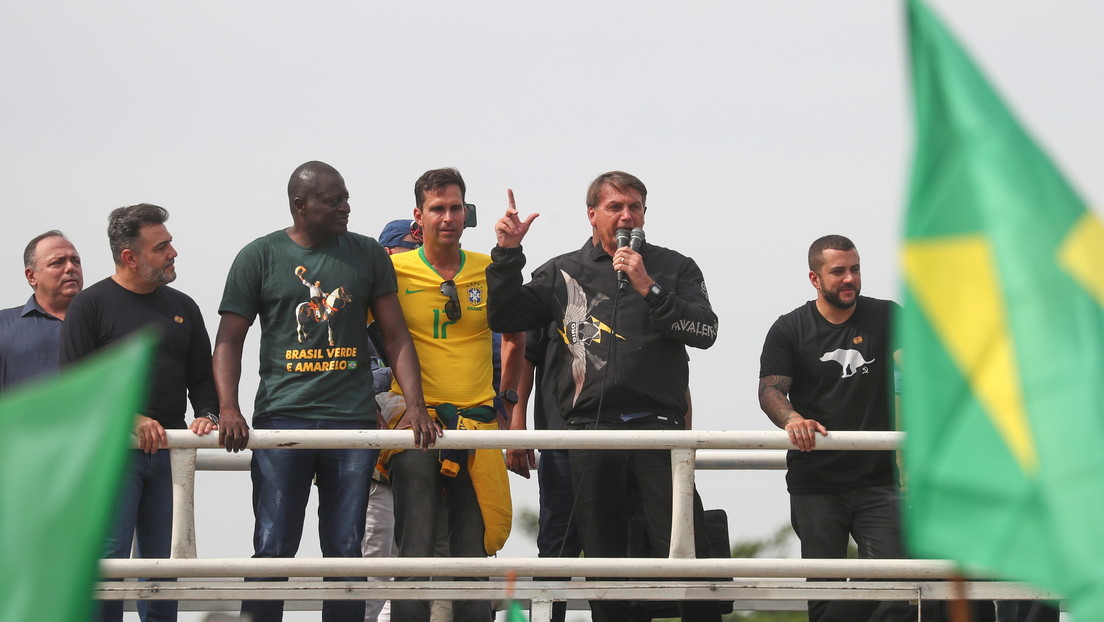 VIDEOS: Bolsonaro encabeza una caravana de motociclistas y provoca aglomeraciones mientras Brasil se acerca a las 450.000 muertes por covid-19