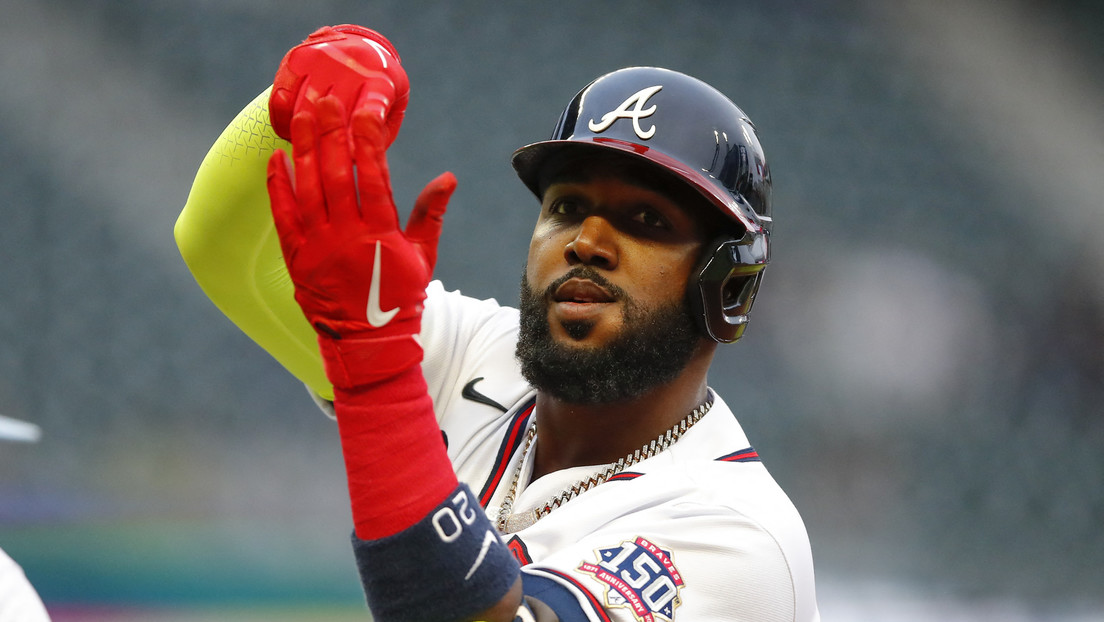 Arrestan en EE.UU. a una estrella del béisbol por intentar estrangular y golpear a su esposa