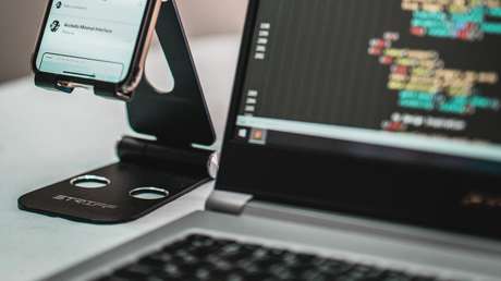 Uno de los primeros multimillonarios en adoptar el trabajo remoto idea un plan para convertir a sus trabajadores en "ordenadores humanos"