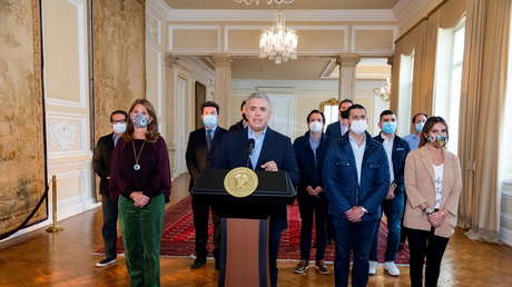 Duque defiende a la fuerza pública tras denuncias de violenta represión de las protestas y promete abrir un "espacio para escuchar a la ciudadanía"