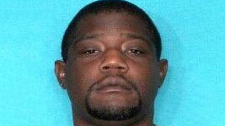 Sospechoso de un doble homicidio utiliza a su bebé como escudo humano durante un tiroteo con la Policía y ambos fallecen