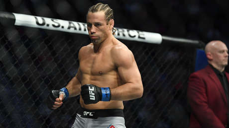 VIDEO: Una curiosa modalidad de lucha que combina boxeo y pulseadas impresiona a la leyenda de la UFC Urijah Faber