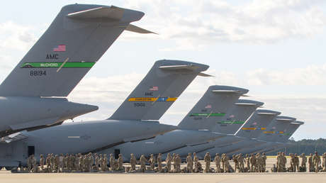 Muestran un salto nocturno de cientos de paracaidistas transportados desde EE.UU. a Estonia en el marco de los ejercicios más extensos en 25 años