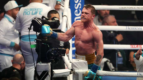 "Viva México": Las redes estallan tras la derrota de Saunders por nocaut técnico ante 'Canelo' Álvarez