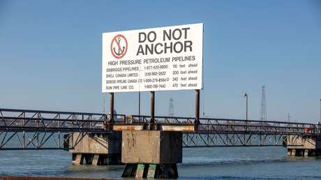 Un estado de EE.UU. quiere cerrar un oleoducto que lleva petróleo a Canadá