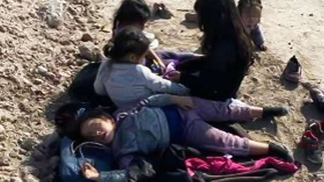 "Esto tiene que parar ya": Un granjero de Texas encuentra a cinco niñas migrantes abandonadas y hambrientas en sus tierras (FOTOS, VIDEO)