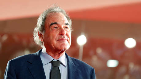 Oliver Stone acusa a EE.UU. de librar una "guerra" contra Rusia