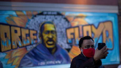 Profesora crea polémica al encargar una tarea en la que afirma que George Floyd murió por un ataque de corazón y no por culpa de Derek Chauvin