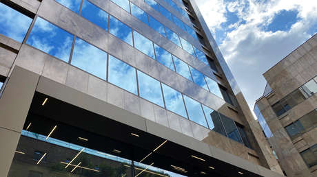 Un CEO de EE.UU. afirma que los empleados "menos competitivos" prefieren trabajar desde casa y desata una ola de críticas