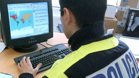 Detienen a un hombre en España por insultar a la Corona durante dos años en Twitter