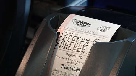 Compra un boleto de lotería premiado con 26 millones de dólares y lo destruye accidentalmente en la lavadora