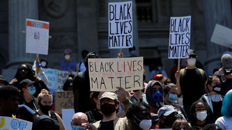 Un afroamericano con una enfermedad mental murió tras ser reducido con pistolas paralizantes por policías de EE.UU. (VIDEO)