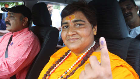 "Bebo orina de vaca todos los días. Por eso no tengo covid": Miembro del partido gobernante de la India genera controversia en las redes