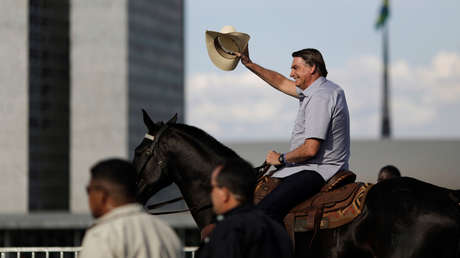 Bolsonaro llama "idiotas" a los que se quedan en casa para protegerse del covid-19 mientras avanza la comisión de investigación por su gestión