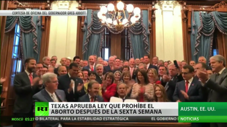El gobernador de Texas firma una ley que prohíbe el aborto después de la sexta semana