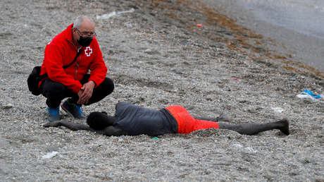 Las dramáticas imágenes que dejó la entrada de migrantes a España desde Marruecos