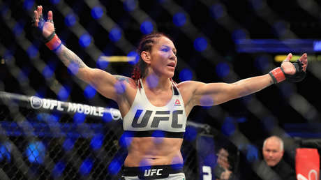 VIDEOS: La estrella de MMA Cris Cyborg lanza una avalancha de golpes contra su rival y se lleva la victoria a 10 segundos del final