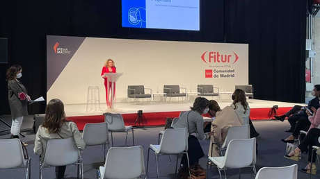 "Como si tener una talla 46 fuese un problema": Despiden a una joven azafata española porque no le quedaba bien el uniforme y no había de su talla