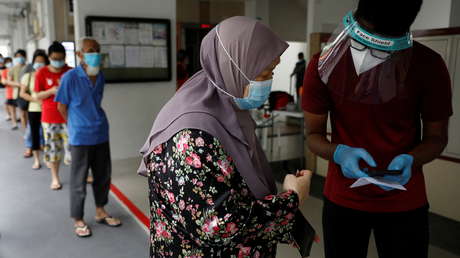 Singapur aprueba el uso provisional de un test de aliento que detecta el covid-19 en un minuto