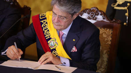 Sacar a 1,7 millones de personas de la central de riesgos y derogar el reglamento de la ley de Comunicación: los primeros decretos de Lasso en Ecuador