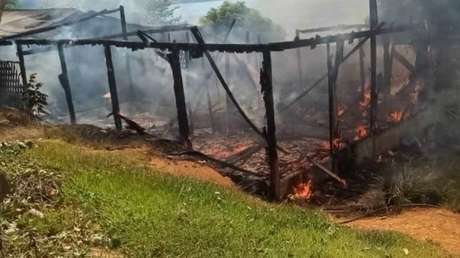 Queman la casa de una lideresa indígena en un nuevo ataque de mineros ilegales en la Amazonía