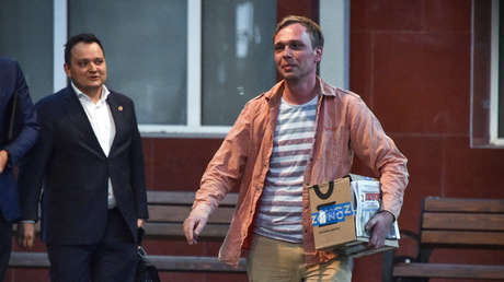 Condenan a entre 5 y 12 años de prisión a cinco expolicías acusados de colocar drogas al periodista ruso Iván Golunov