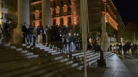 VIDEOS: Jóvenes se enfrentan con la Policía en una ciudad de Alemania por las restricciones anticovid