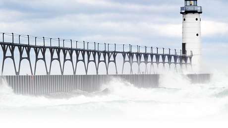 Embarazada salva a tres niños de morir ahogados en el lago Míchigan de EE.UU.