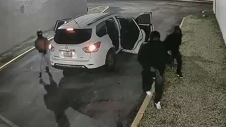 Video de seguridad muestra a 3 sospechosos momentos antes de desatar el tiroteo masivo en Florida que dejó 2 muertos y 21 heridos