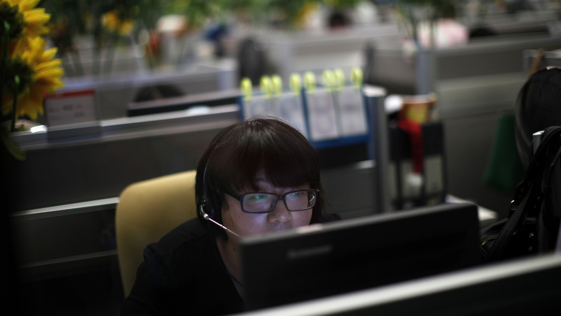 Jóvenes chinos prefieren 'estar tumbados' en una nueva tendencia ante la presión de la cultura laboral y el ritmo de la vida moderna